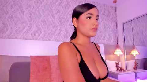 Aisha online show from 10/07/25, 05:43