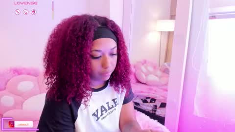 Snapshot of aisharose_ chatting on 12/17/25, 05:41 Aisha online show from 12/17/25, 05:41