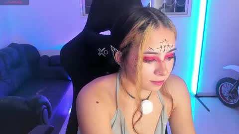 Snapshot of aishelyng20 chatting on 10/07/25, 10:29 aishelyng20 online show from 10/07/25, 10:29