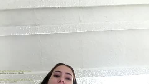 Snapshot of aishelyng20 chatting on 11/18/25, 01:44 aishelyng20 online show from 11/18/25, 01:44