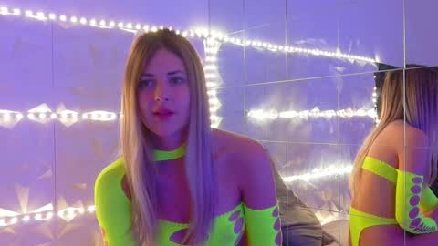 Aisha online show from 10/15/25, 05:07