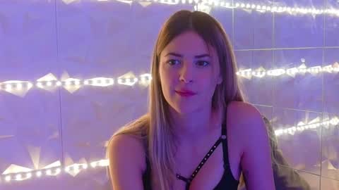 Aisha online show from 11/14/25, 06:12