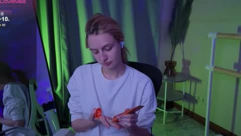 aishiro online show from 11/28/25, 09:12