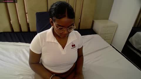 Snapshot of aitanav chatting on 09/20/25, 11:17 Aitana online show from 09/20/25, 11:17