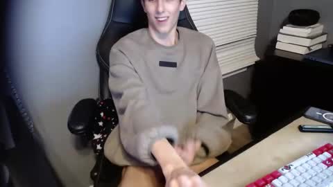 Snapshot of aittamz chatting on 12/18/24, 06:43 matt online show from 12/18/24, 06:43