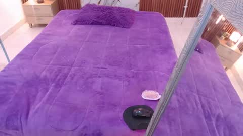 Snapshot of aixa_shaw chatting on 10/03/25, 12:24 AIXA online show from 10/03/25, 12:24