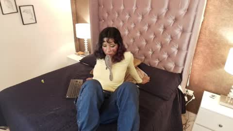 A K A N E  U W U online show from 02/25/25, 07:47