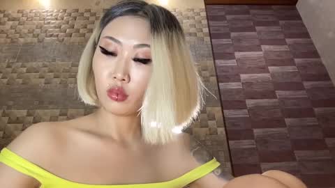 Akemi online show from 09/25/25, 07:39