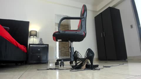 Snapshot of akemirosse chatting on 01/28/25, 12:05 Akemi online show from 01/28/25, 12:05