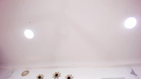 Snapshot of akemirosse chatting on 02/19/25, 01:18 Akemi online show from 02/19/25, 01:18