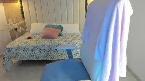 Luna online show from 01/12/25, 07:11