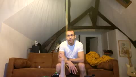 Snapshot of akila22 chatting on 12/14/24, 03:29 akila online show from 12/14/24, 03:29