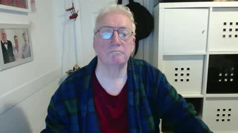 Snapshot of akiltedman42 chatting on 05/19/26, 08:37 akiltedman online show from 05/19/26, 08:37