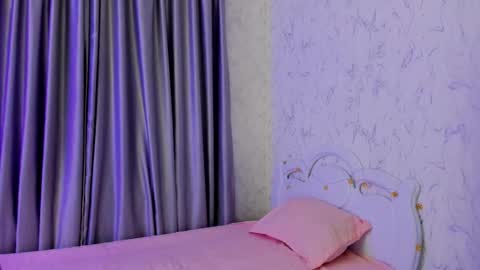 Snapshot of akino_hen chatting on 11/26/25, 03:35 Kim online show from 11/26/25, 03:35