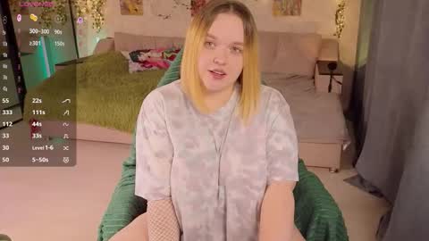 Aki online show from 10/04/25, 12:14