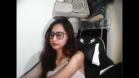 Snapshot of akira_z101 chatting on 12/26/24, 11:43 akira_z101 online show from 12/26/24, 11:43