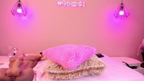 Snapshot of alahia_betancur chatting on 01/15/25, 03:29 Alahia online show from 01/15/25, 03:29