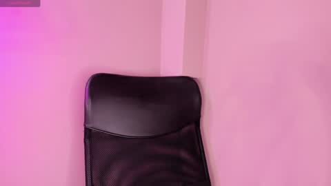 Snapshot of alahia_betancur chatting on 02/05/25, 06:04 Alahia online show from 02/05/25, 06:04