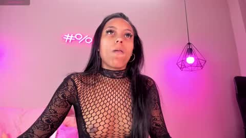 Snapshot of alahia_betancur chatting on 02/11/25, 01:41 Alahia online show from 02/11/25, 01:41