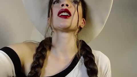           online show from 11/28/25, 09:34