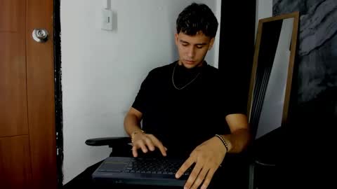 alan__smith online show from 12/17/25, 08:04