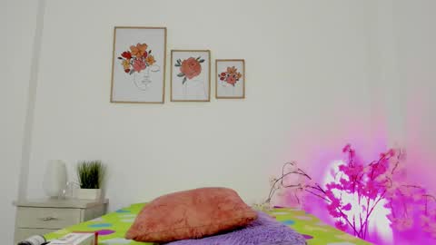 alana  online show from 10/07/25, 02:42