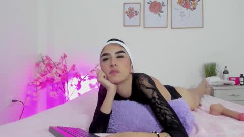 alana  online show from 10/24/25, 03:25