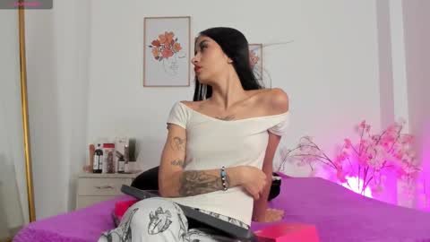 alana  online show from 11/05/25, 02:55