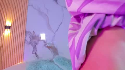 Snapshot of alana_333 chatting on 09/14/25, 12:48 A L A N A online show from 09/14/25, 12:48