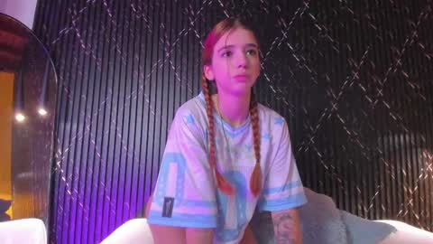 Snapshot of alana_333 chatting on 09/15/25, 07:25 A L A N A online show from 09/15/25, 07:25