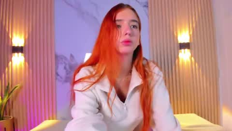 Snapshot of alana_333 chatting on 10/28/25, 11:25 A L A N A online show from 10/28/25, 11:25