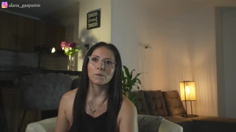 Snapshot of alana_gasparani chatting on 11/10/25, 12:53 Alana Gasparini online show from 11/10/25, 12:53
