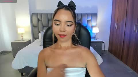 alana  online show from 04/15/26, 07:32