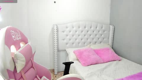 Snapshot of alana_ponse chatting on 01/13/25, 01:34 Alana. online show from 01/13/25, 01:34