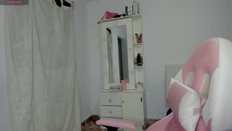 Snapshot of alana_ponse chatting on 01/09/26, 02:03 Alana. online show from 01/09/26, 02:03