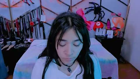 Alana online show from 10/31/25, 12:33