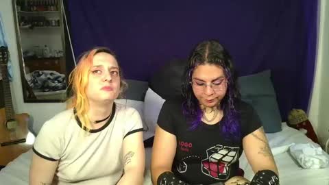 Snapshot of alani_trangirl chatting on 10/01/25, 10:49 Alani online show from 10/01/25, 10:49