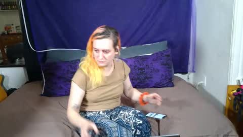 Snapshot of alani_trangirl chatting on 10/11/25, 08:29 Alani online show from 10/11/25, 08:29