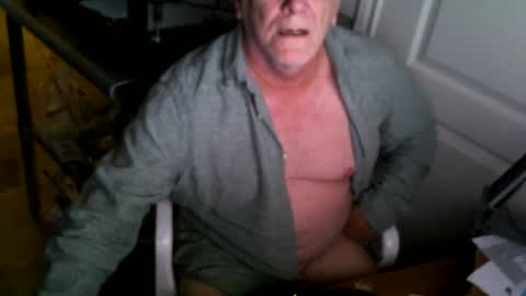 Snapshot of alanlee10allen chatting on 12/17/25, 03:56 Alanlee10allen online show from 12/17/25, 03:56