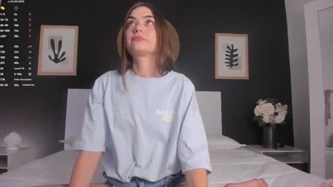 Alanna Cute Russell online show from 10/29/25, 07:15