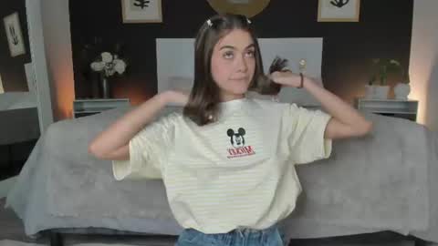 Snapshot of alannarusselll chatting on 07/18/26, 08:34 Alanna Cute Russell online show from 07/18/26, 08:34