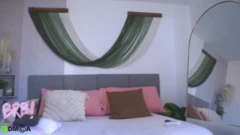 Snapshot of alannathomson chatting on 02/16/25, 07:38 alannathomson online show from 02/16/25, 07:38