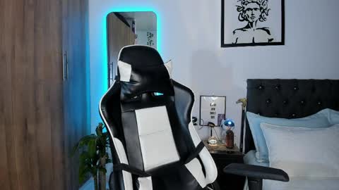 alannaughty_ online show from 04/11/26, 01:10