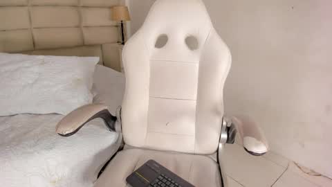 Alaska online show from 12/14/25, 04:29