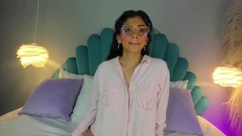 Alassia Hocthner online show from 10/27/25, 11:36