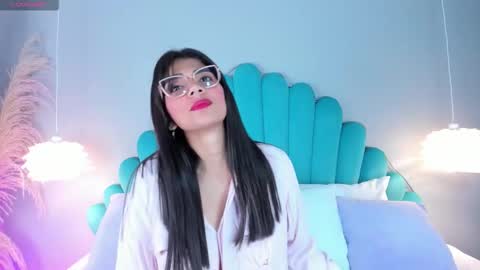 Alassia Hocthner online show from 11/08/25, 11:32