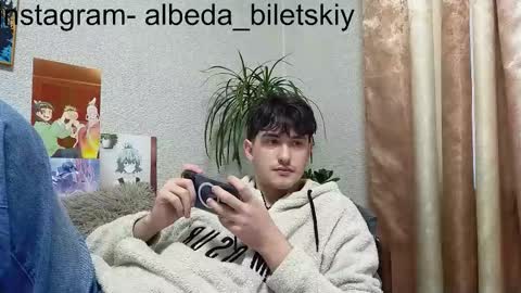 Snapshot of albeda22 chatting on 09/28/25, 04:51 Albedo online show from 09/28/25, 04:51