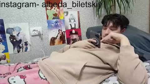 Snapshot of albeda22 chatting on 10/19/25, 10:27 Albedo online show from 10/19/25, 10:27