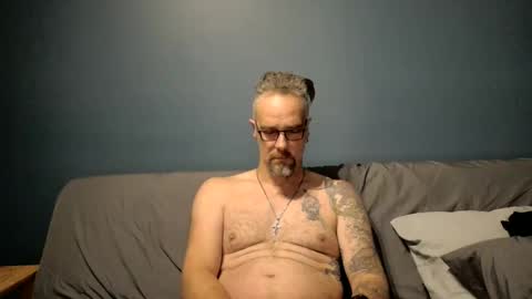 Snapshot of alcura_x chatting on 12/20/25, 12:01 Alex online show from 12/20/25, 12:01