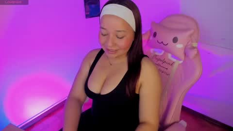 Snapshot of ale_alejandra chatting on 04/20/26, 02:53 Alejandra online show from 04/20/26, 02:53